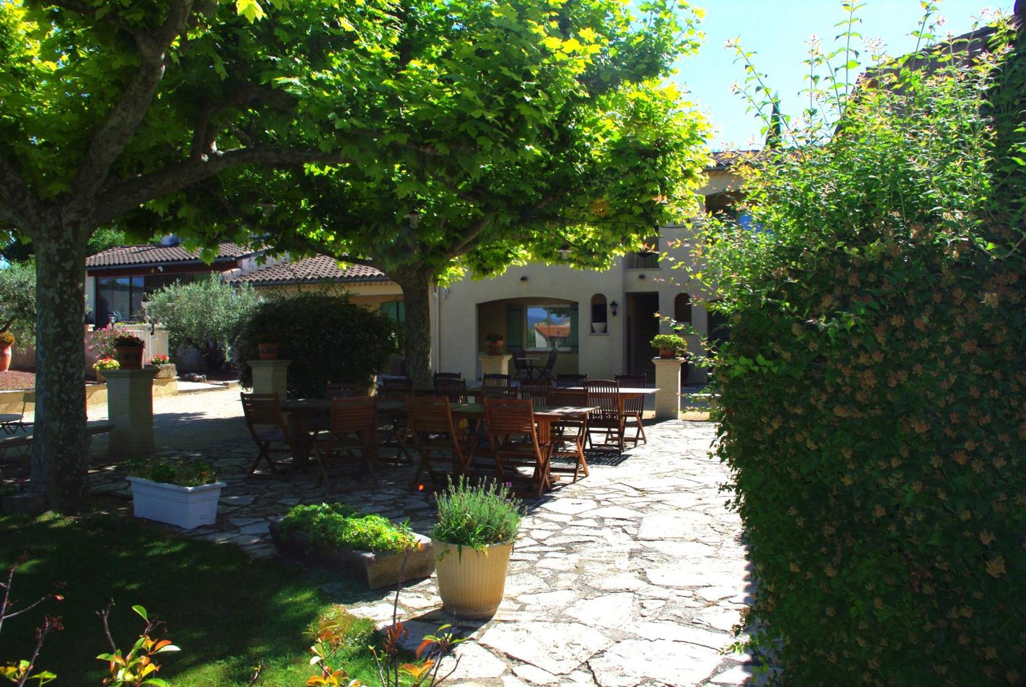 Le Mas De L'Amandier Saint-Saturnin-lès-Avignon Exterior foto